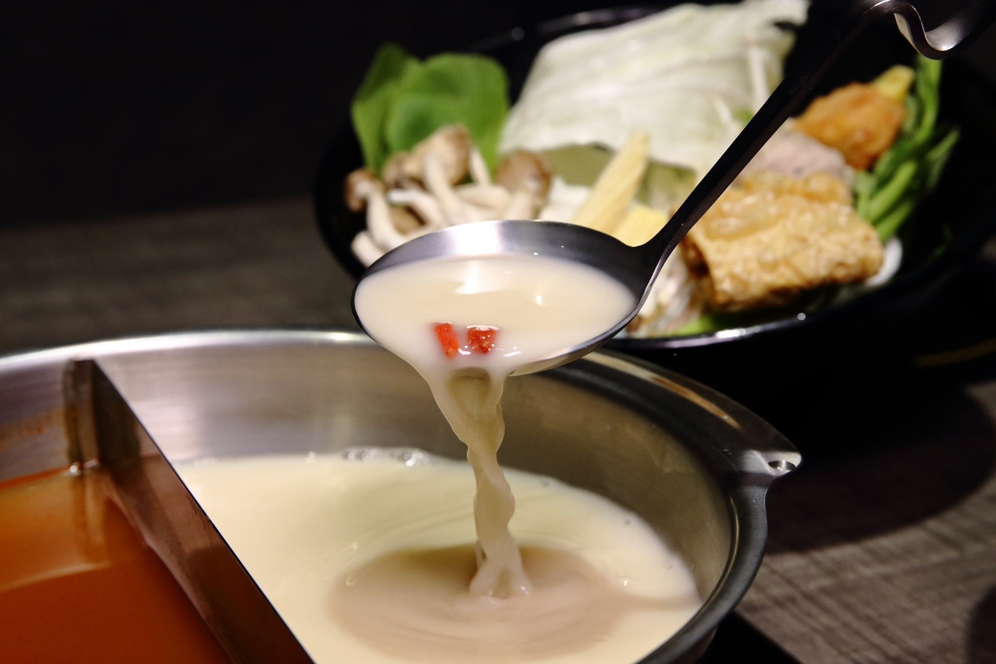 川魚堂中永和深夜食堂 - 暖色調質感個人鴛鴦鍋用餐區環境